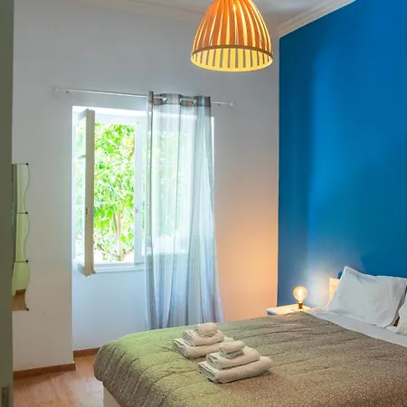 Bright And Cozy In The Center Of
