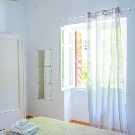 Apartment Bright And Cozy In The Center Of Athens